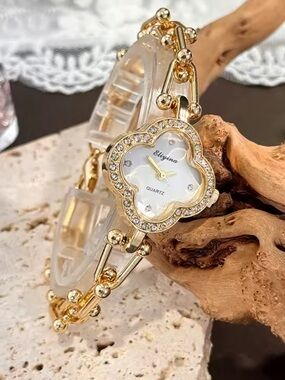 Classic clover motif bracelet Crystal-Accent Clover Bracelet Watch